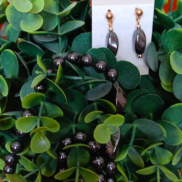 NWT hematite necklace and earing set from the early 60s - Picture 2 of 6